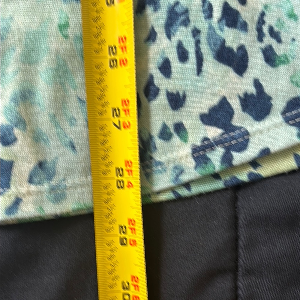 Chico’s Zenergy Leopard print  Green and Blue Women's Top size 2 - Picture 7 of 7